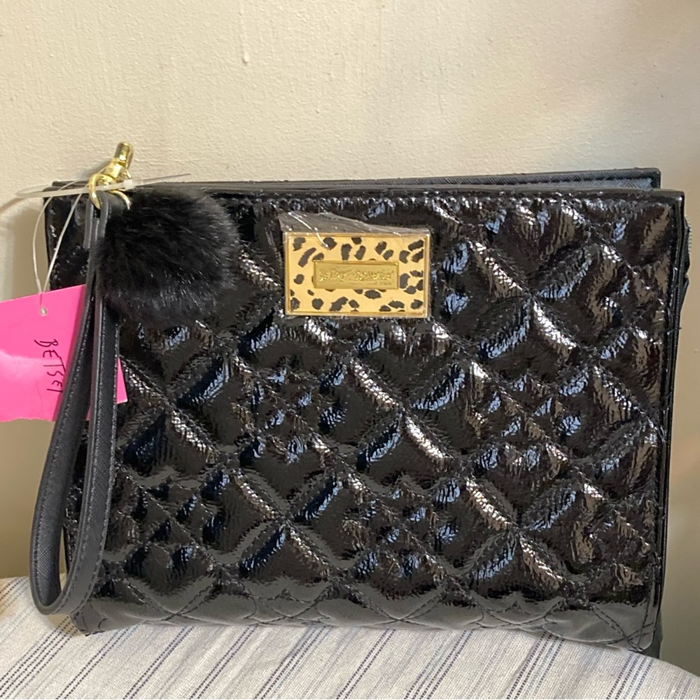 BETSY JOHNSON LARGE PATENT FAUX LEATHER WRISTLET